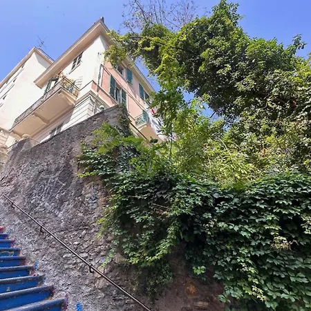 Scalinata Montaldo 公寓